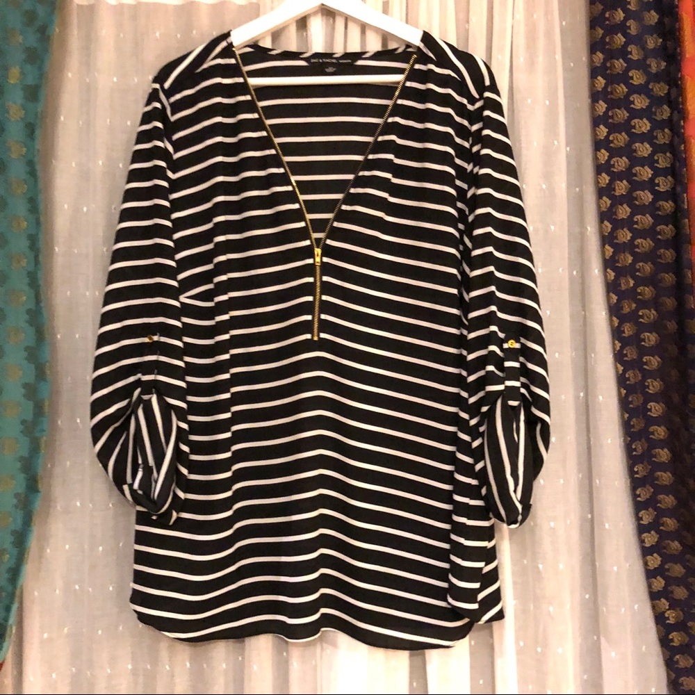 Zac and Rachel Top with Zipper Accent 2X EUC